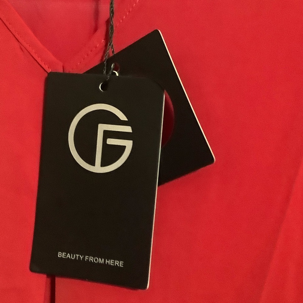 Chic Red V-Neck Blouse - Picture 4 of 5